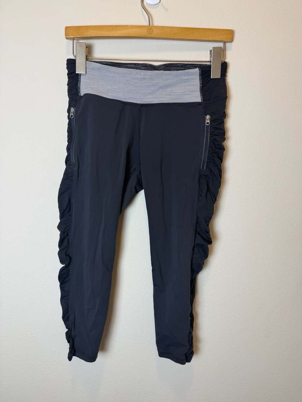 Lululemon Run: In The Sun Crop Leggings Black Zip Pockets Size 6